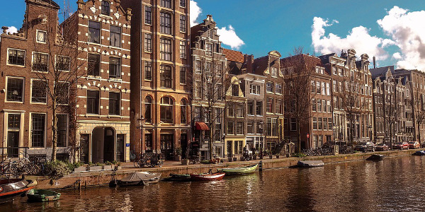 В Амстердаме планируют запретить бензиновые и дизельные авто